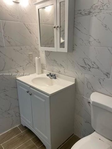 2930 NW 8th St 2, Fort Lauderdale, FL 33311