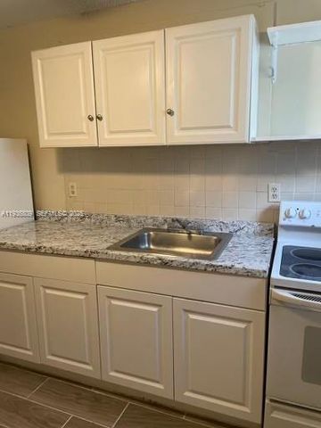 2930 NW 8th St 2, Fort Lauderdale, FL 33311