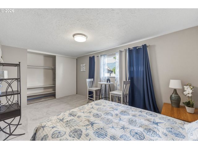 369 E BIRNIE SLOUGH Rd, Cathlamet, WA 98612