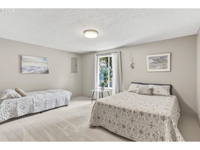 369 E BIRNIE SLOUGH Rd, Cathlamet, WA 98612