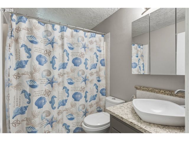 369 E BIRNIE SLOUGH Rd, Cathlamet, WA 98612