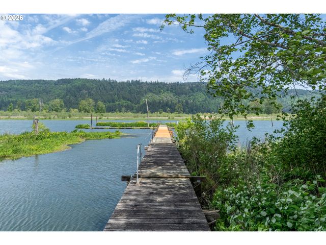 369 E BIRNIE SLOUGH Rd, Cathlamet, WA 98612