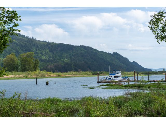 369 E BIRNIE SLOUGH Rd, Cathlamet, WA 98612