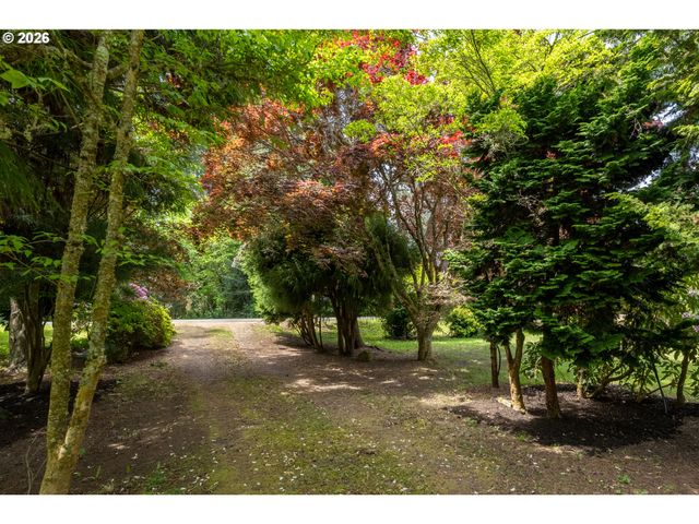 369 E BIRNIE SLOUGH Rd, Cathlamet, WA 98612