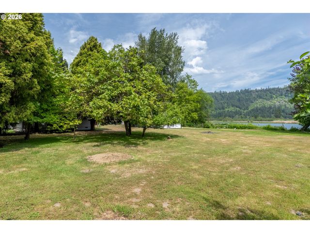369 E BIRNIE SLOUGH Rd, Cathlamet, WA 98612