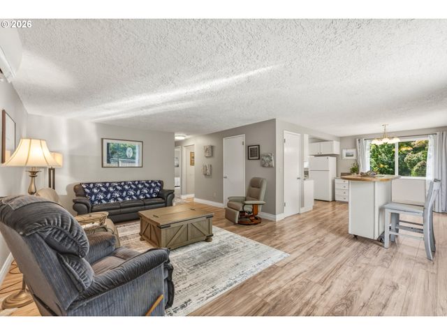 369 E BIRNIE SLOUGH Rd, Cathlamet, WA 98612