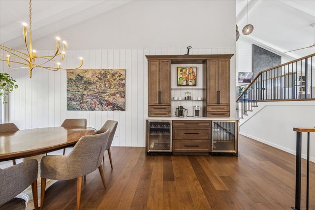 165 Briarwood North, Oak Brook, IL 60523