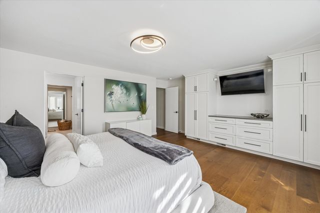 165 Briarwood North, Oak Brook, IL 60523