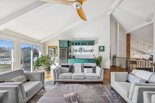 165 Briarwood North, Oak Brook, IL 60523