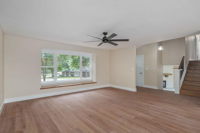 713 E Meadowlark Circle, Springfield, MO 65810
