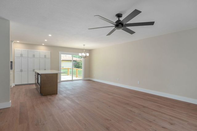 713 E Meadowlark Circle, Springfield, MO 65810