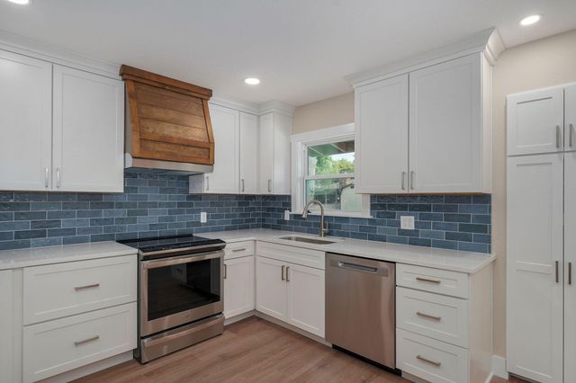 713 E Meadowlark Circle, Springfield, MO 65810