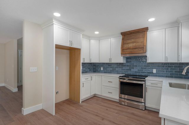 713 E Meadowlark Circle, Springfield, MO 65810