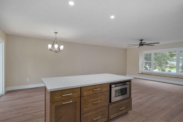 713 E Meadowlark Circle, Springfield, MO 65810