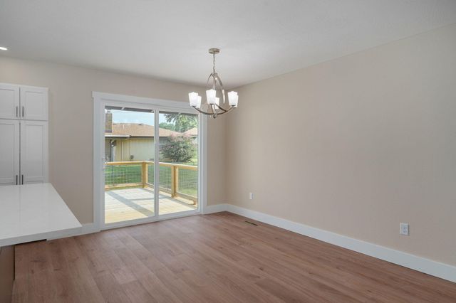 713 E Meadowlark Circle, Springfield, MO 65810