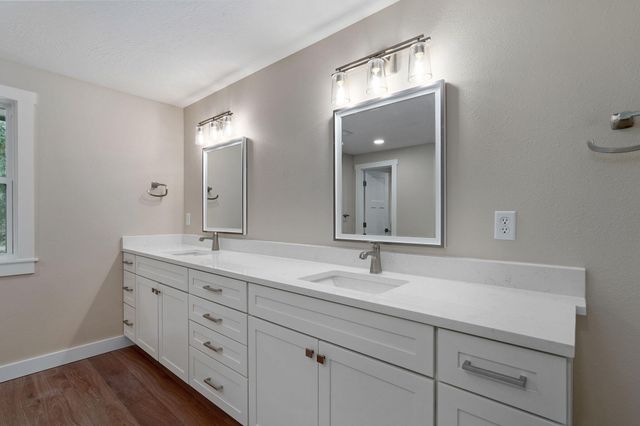 713 E Meadowlark Circle, Springfield, MO 65810
