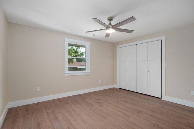 713 E Meadowlark Circle, Springfield, MO 65810
