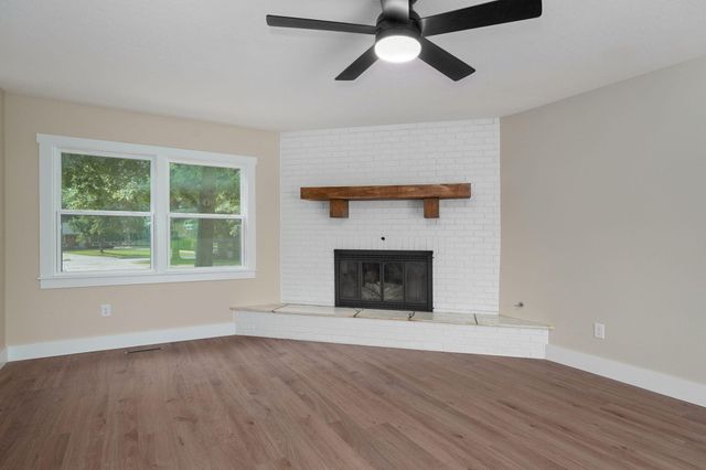 713 E Meadowlark Circle, Springfield, MO 65810