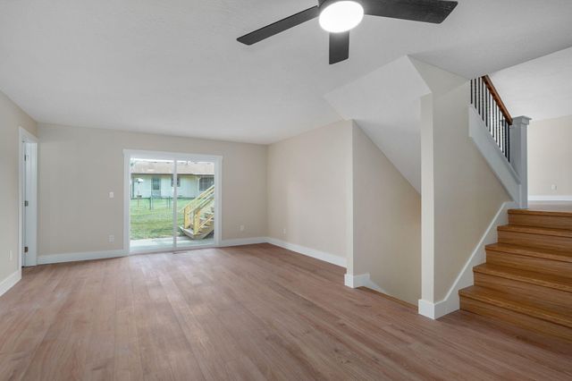 713 E Meadowlark Circle, Springfield, MO 65810