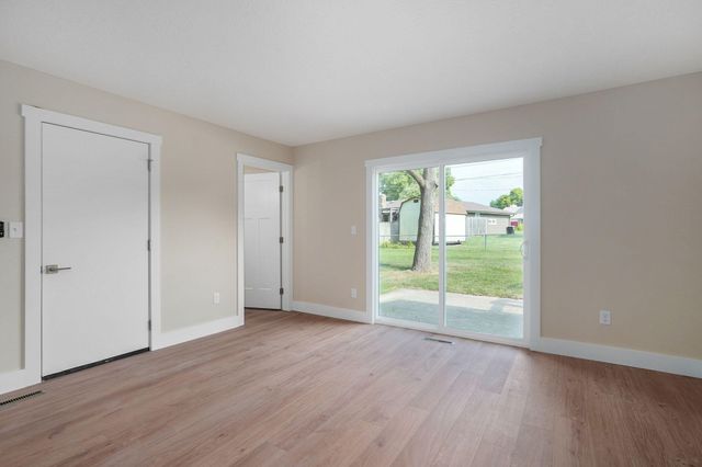 713 E Meadowlark Circle, Springfield, MO 65810