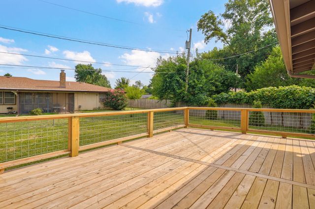 713 E Meadowlark Circle, Springfield, MO 65810