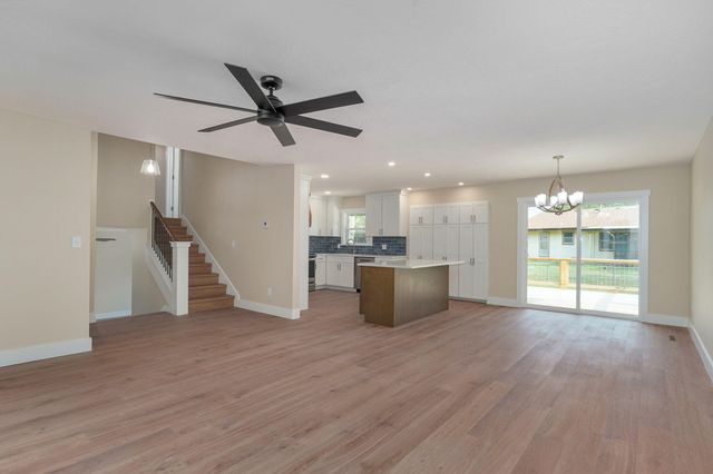 713 E Meadowlark Circle, Springfield, MO 65810