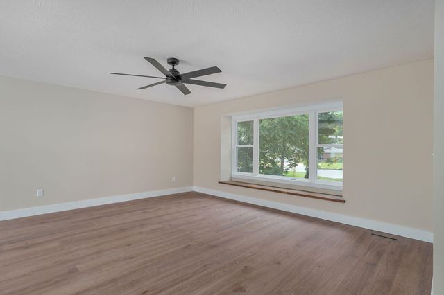 713 E Meadowlark Circle, Springfield, MO 65810