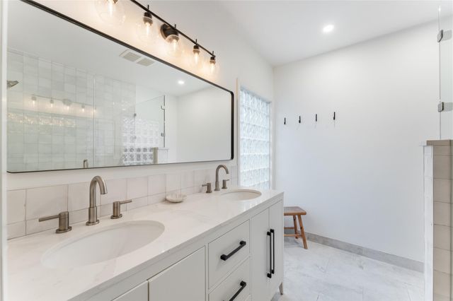 9115 Poco Road, Houston, TX 77080