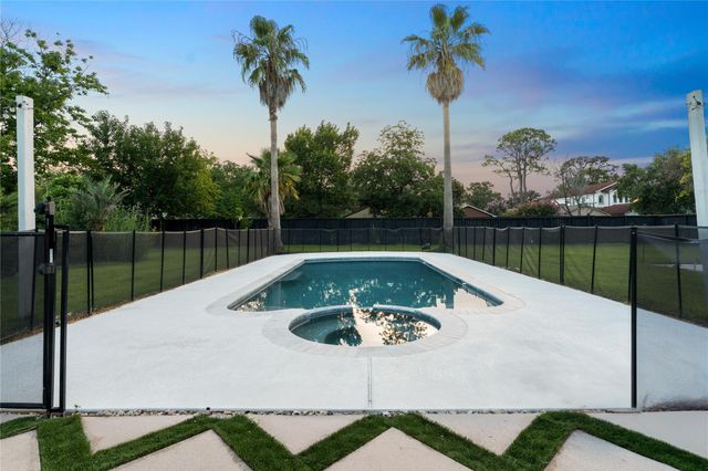 9115 Poco Road, Houston, TX 77080