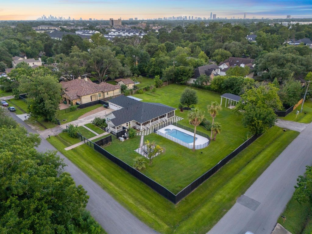 9115 Poco Road, Houston, TX 77080