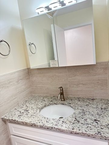 1004 Paradise Road #1-K, Swampscott, MA 01907