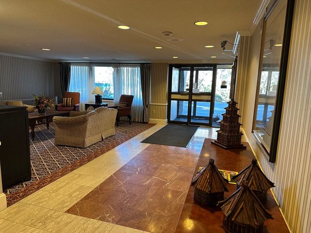 1004 Paradise Road #1-K, Swampscott, MA 01907