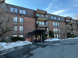 1004 Paradise Road #1-K, Swampscott, MA 01907