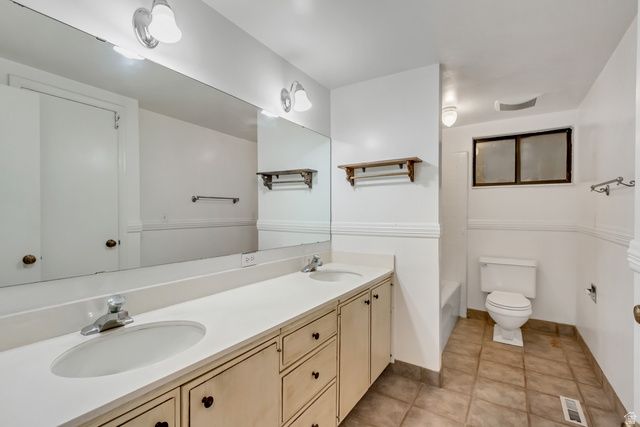 2025 E HEDGEWOOD CT, Holladay, UT 84121