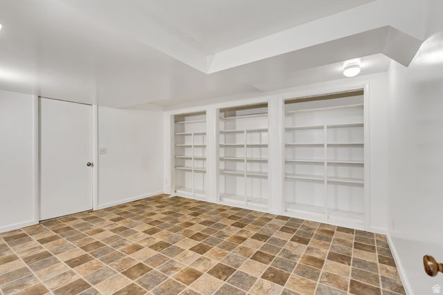2025 E HEDGEWOOD CT, Holladay, UT 84121