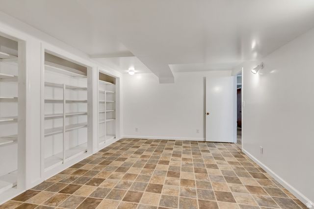 2025 E HEDGEWOOD CT, Holladay, UT 84121