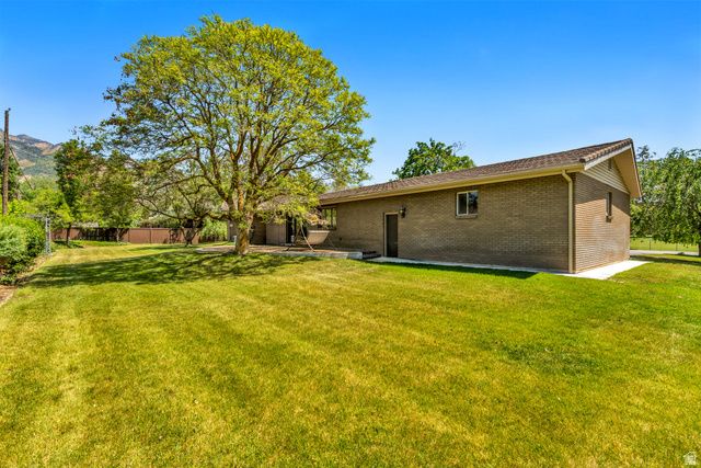 2025 E HEDGEWOOD CT, Holladay, UT 84121