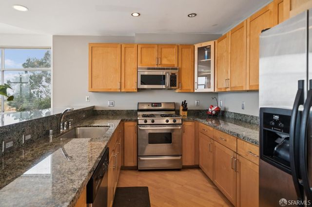 800 Innes Avenue 6, San Francisco, CA 94124