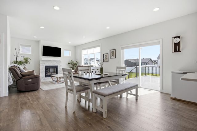 8850 Meadowlark Parkway, Horace, ND 58047