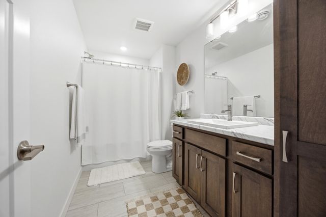 8850 Meadowlark Parkway, Horace, ND 58047