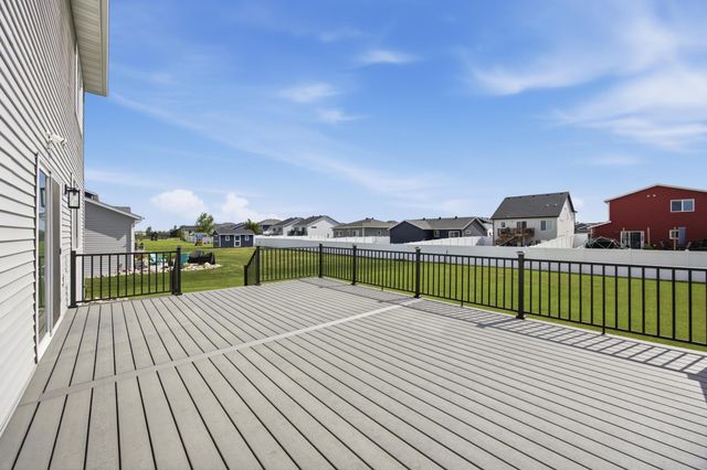 8850 Meadowlark Parkway, Horace, ND 58047