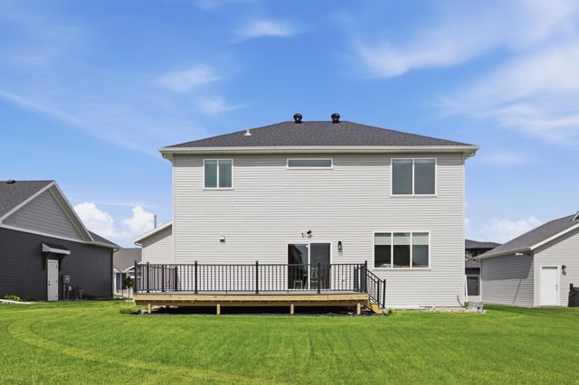 8850 Meadowlark Parkway, Horace, ND 58047