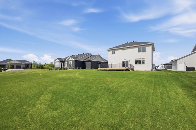 8850 Meadowlark Parkway, Horace, ND 58047