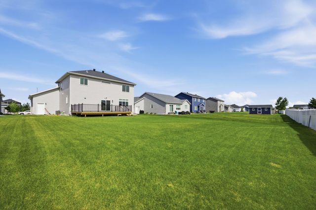 8850 Meadowlark Parkway, Horace, ND 58047