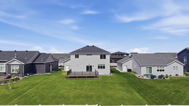 8850 Meadowlark Parkway, Horace, ND 58047