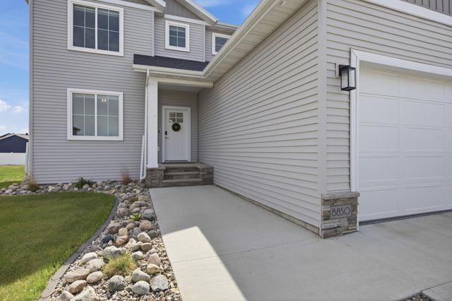 8850 Meadowlark Parkway, Horace, ND 58047