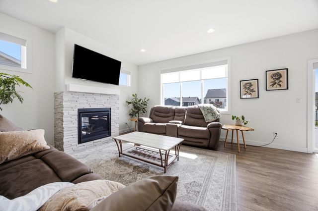 8850 Meadowlark Parkway, Horace, ND 58047