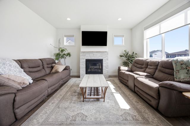 8850 Meadowlark Parkway, Horace, ND 58047