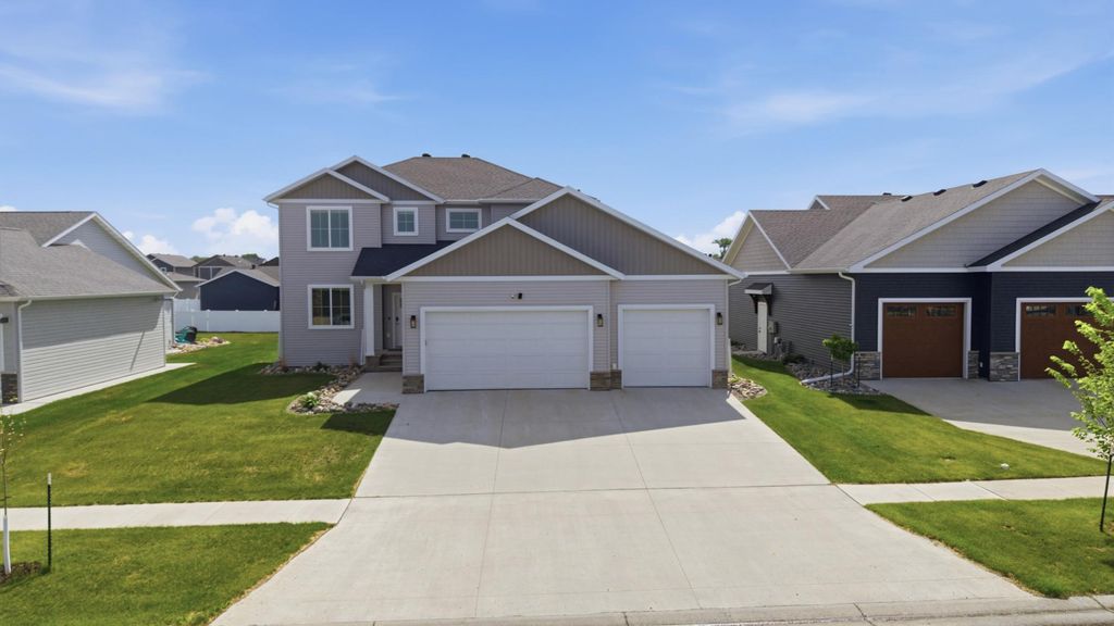 8850 Meadowlark Parkway, Horace, ND 58047
