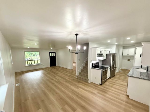 202 Randolph Court, Woodruff, SC 29388